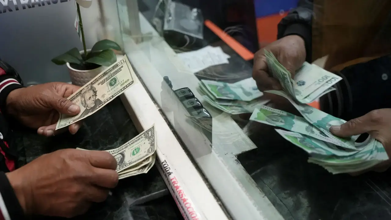 سعر الدولار مقابل الدينار العراقي في السوق السوداء ليوم الاثنين 11 مايو